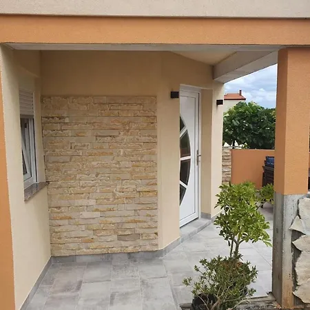 Schoenes In Mit Terrasse By Interhome Apartman Banjole
