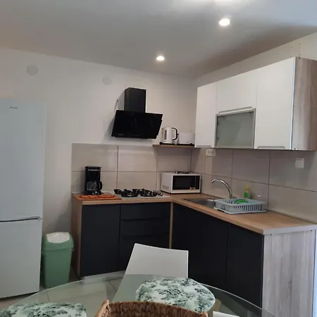 Schoenes In Mit Terrasse By Interhome Apartman Banjole