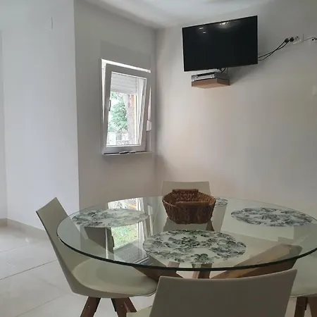Schoenes In Mit Terrasse By Interhome Apartman Banjole
