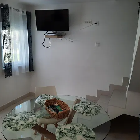 Schoenes In Mit Terrasse By Interhome Apartman