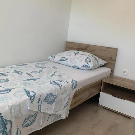 Schoenes In Mit Terrasse By Interhome Apartman *