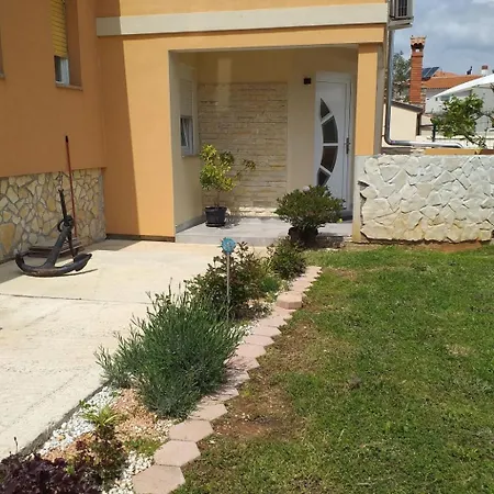 Schoenes In Mit Terrasse By Interhome * Banjole